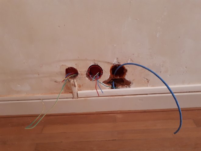 Travail de l'électricien à mis parcours