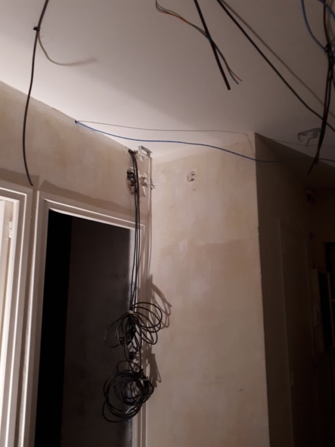 Travail de l'électricien à mis parcours