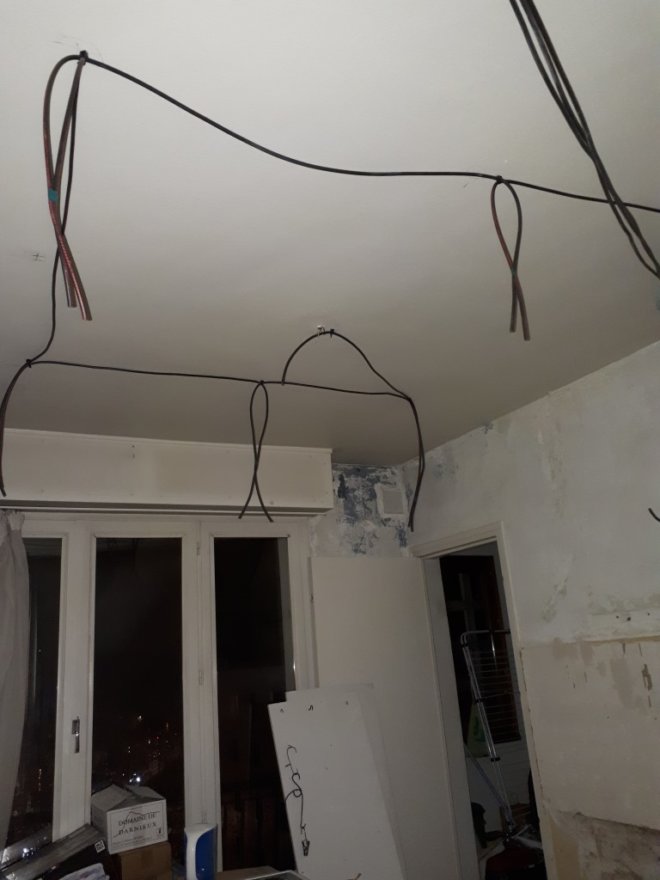 Travail de l'électricien à mis parcours