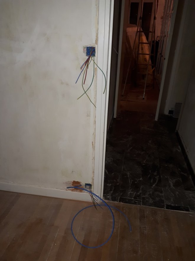 Travail de l'électricien à mis parcours