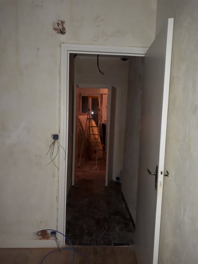 Travail de l'électricien à mis parcours