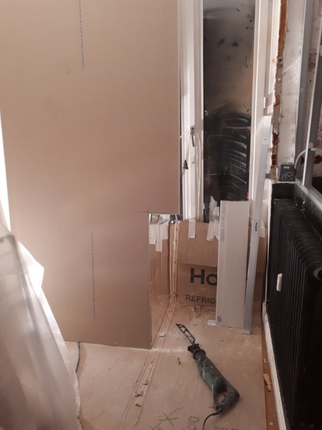 Découpe placo à cause du radiateur